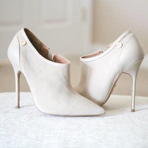 Kazar Women's high heel angle booties size 6.5